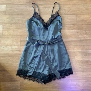 [Bebe] Olive Green Lace Romper
